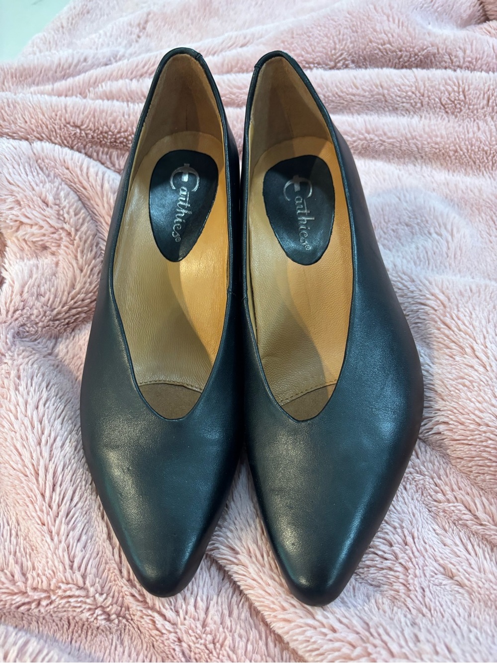 Earthies Black Pointed-Toe Leather Flats